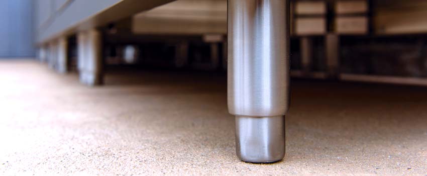 Challenger_features-304-stainless-adjustable-legs