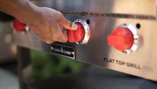 Camp Chef 4-Burner Flat Top 600 Grill and Griddle with Lid Features - Adjustable Heat Control