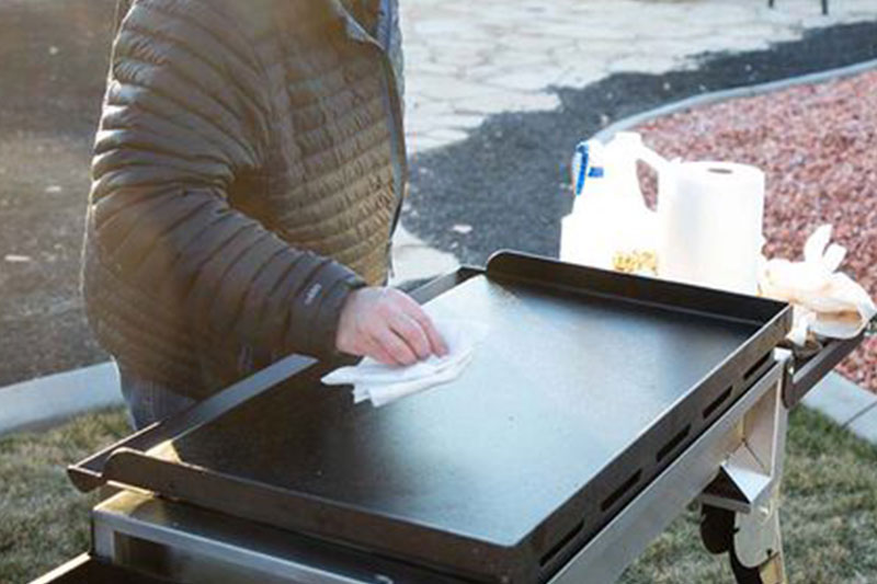 Camp Chef 4-Burner Portable Flat Top 600 Grill and Griddle Features - True Seasoned Surface