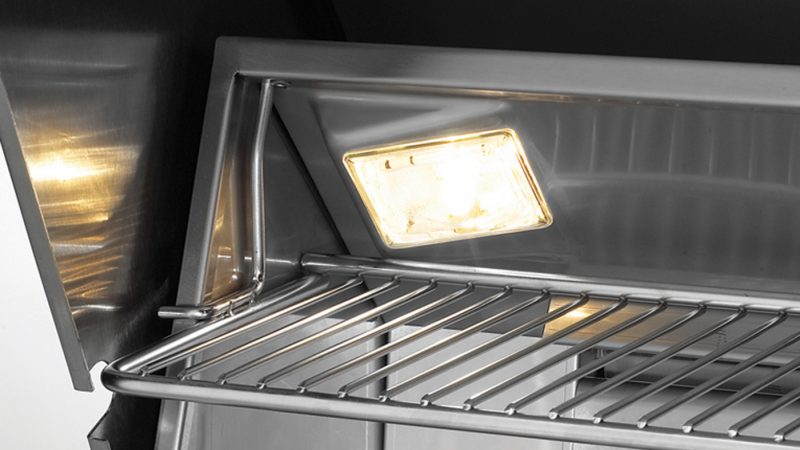 Fire Magic® Echelon Diamond Built-In Gas Grill With Digital Thermometer Feature - Angled Halogen Internal Lights